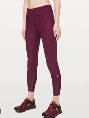 Lululemon Tight Stuff Tight II 25"
Deep Ruby Sz 6